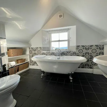 Stylish Flat With Lake And Fell Views Apartment *
