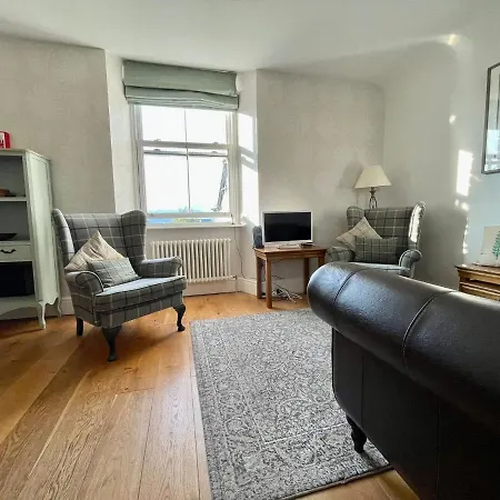 Apartment Stylish Flat With Lake And Fell Views