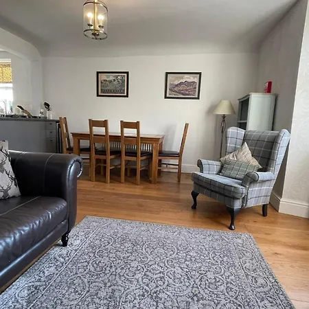 Apartment Stylish Flat With Lake And Fell Views