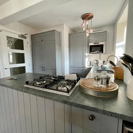 Stylish Flat With Lake And Fell Views * Bowness-on-Windermere