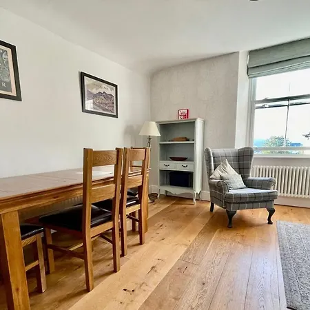 Stylish Flat With Lake And Fell Views Apartment *