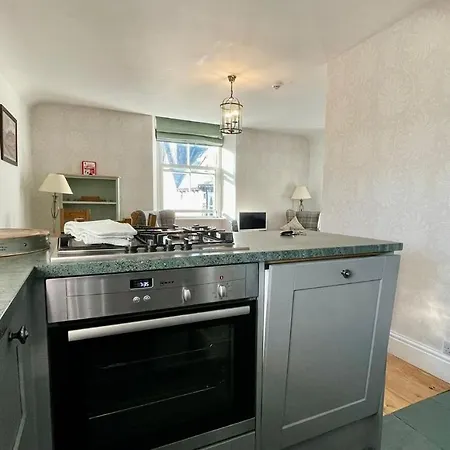 Apartment Stylish Flat With Lake And Fell Views *